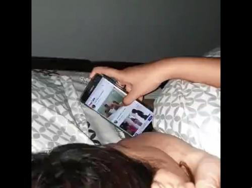 Lagi Nonton Youtube Ngajak Ngewe